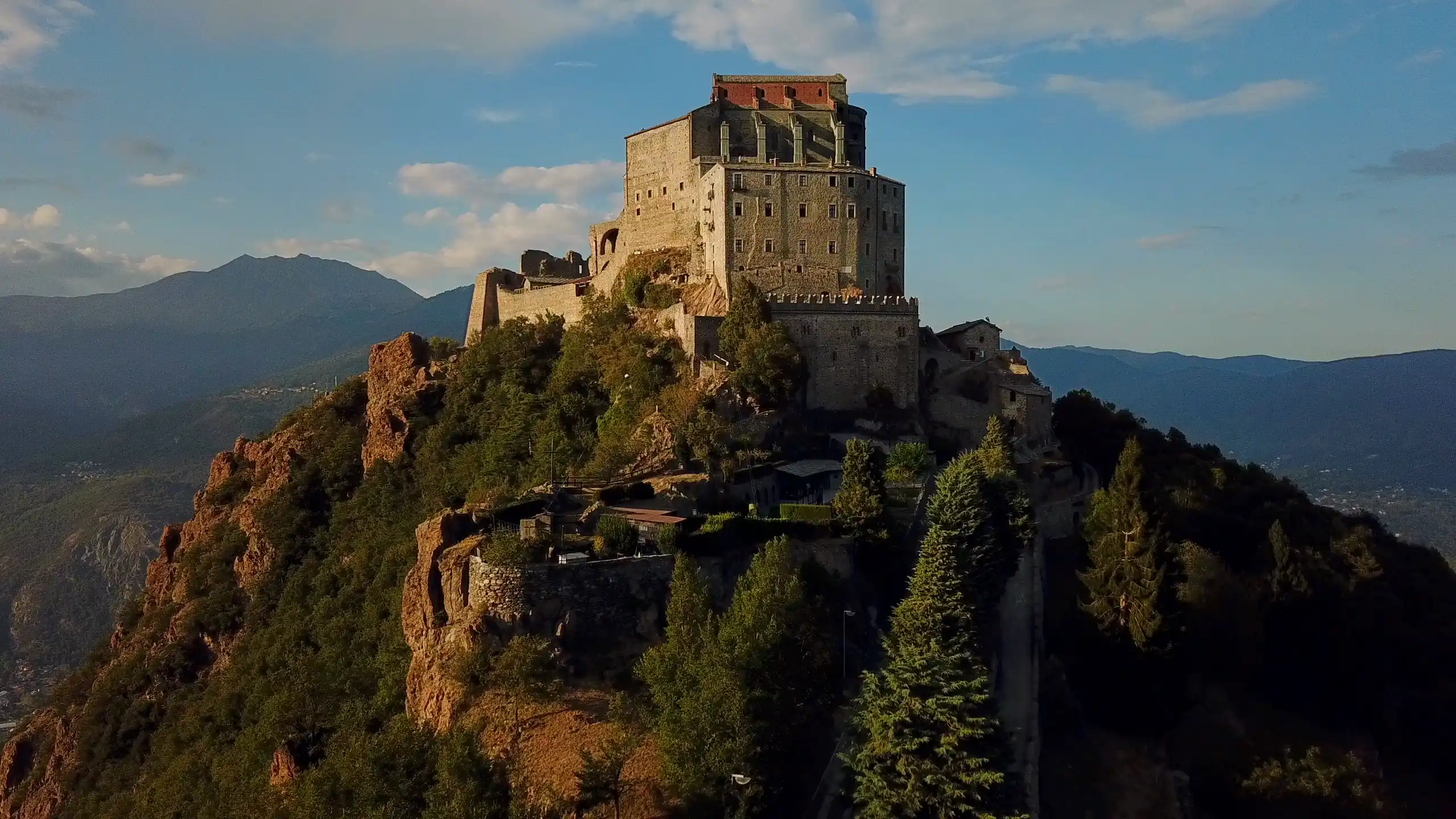 La Sacra di San Michele sulla Val di Susa al tramonto, ripresa aerea